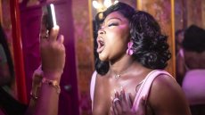 Miroir miroir: dans les toilettes branchées, les Nigérianes sont les reines du selfie