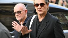 Foule en noir pour les obsèques d'Ardisson à Paris