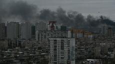 La Russie frappe la ville de Kiev à la veille d'une rencontre Zelensky-Trump