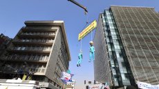 Répliques de missiles et faux cercueils israéliens: l'Iran commémore la prise de l'ambassade américaine