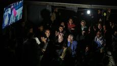 L'entraîneur de l'équipe de foot palestinienne conseillé par sa mère, depuis une tente à Gaza