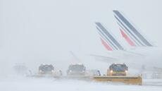 200 km/h dans le blanc: à Paris-Orly, la neige déclenche une mission commando