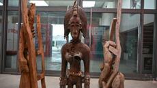 En Côte d'Ivoire, une centaine d'objets d'art collectés par un ethnologue allemand restitués et exposés