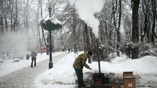 Lampe de poche et cabane de draps: sans chauffage, les habitants de Kiev en mode survie