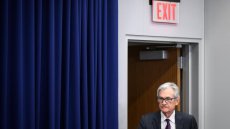 La Fed baisse ses taux d'intérêt, le gouverneur promu par Trump voulait une détente plus forte