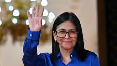 La présidente par intérim du Venezuela annonce une nouvelle ère, les libérations de prisonniers se poursuivent