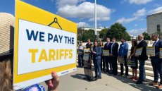 La Cour suprême se penche sur les droits de douane massifs imposés par Trump