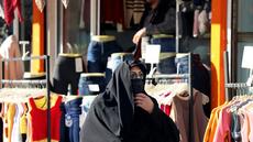 Manifestations en Iran: un bâtiment officiel ciblé par une attaque, fermeté des autorités