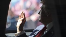 Trump s'envole pour le Japon, confiant dans un accord avec la Chine