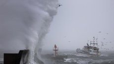 La tempête Benjamin balaie la France, quelques blessés légers