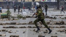 Il était tout pour moi: à la morgue de Nairobi, des parents réclament justice