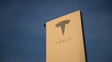 USA: Tesla condamné à payer 242 millions de dollars pour un accident mortel lié à la conduite autonome