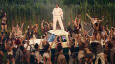 Super Bowl: Bad Bunny festif sans attaquer Trump, qui l'insulte publiquement