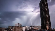 Après les violents orages ayant fait deux morts, des foyers toujours privés d'électricité