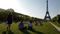 A Paris, Rachida Dati veut fermer le Champ-de-Mars et suscite le débat