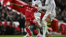 Angleterre: Arsenal imperturbable, Liverpool et Chelsea se relancent