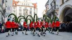 Comme tous les sept ans, les tonneliers bavarois ravivent leur danse multiséculaire
