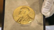 Physique des particules, cape d'invisibilité et astrophysique cités pour le Nobel de physique