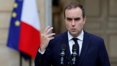 Lecornu, reconduit par Macron, dans une course contre la montre pour former un gouvernement