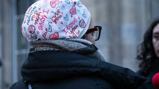 Une infirmière de l'AP-HP conteste son licenciement pour avoir refusé d'ôter son calot