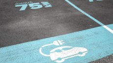 Voitures électriques: un nouveau bonus pour soutenir les ventes et la filière des batteries européennes