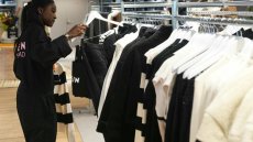 C'est moins cher: Shein accueille ses premiers clients au BHV