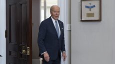 Le débat sur l'acuité mentale de Biden relancé par un enregistrement et un livre