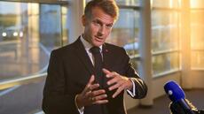 Saint-Pierre-et-Miquelon est français répond Macron à Trump à son arrivée dans l'archipel