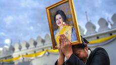 La Thaïlande entame une année de deuil après le décès de la reine mère Sirikit