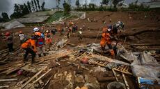 Indonésie: le bilan d'un glissement de terrain près de Bandung monte à 17 morts