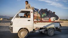 Expulsés du Pakistan, des Afghans reviennent coûte que coûte