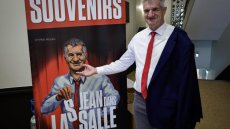 Neuf jours pour naître, une heure pour se raconter: le one-man-show de Jean Lassalle