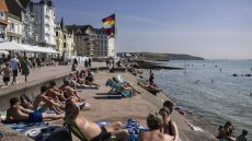 Sur la Côte d'Opale, le drame migratoire se mêle aux touristes
