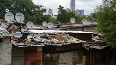 Afrique du Sud: à Johannesburg, en 3 kilomètres, du bling-bling au bidonville