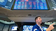 Wall Street clôture en ordre dispersé, les semi-conducteurs délaissés