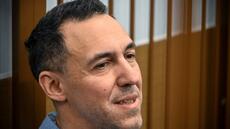 Retour en France du chercheur français Vinatier échangé contre un basketteur russe