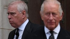 Charles III retire ses titres à son frère Andrew, emporté par l'affaire Epstein