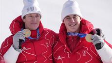 JO: les Suisses Franjo von Allmen et Tanguy Nef en or dans le combiné par équipes