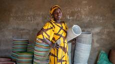 Au Sénégal, des artisanes luttent pour valoriser leurs paniers bradés sur le marché mondial