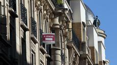 Logement: la reprise continue dans l'immobilier ancien, mais la remontée des prix est surveillée