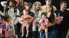 Les Etats-Unis sabrent l'accueil de réfugiés, privilégient des blancs sud-africains