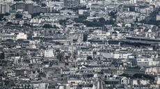 Hébergé chez un ami ou une tante, pas à la rue mais en galère