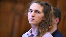 La justice hongroise condamne l'antifasciste Maja T. à huit ans de prison