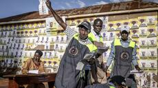 Présidentielle en Ouganda: Museveni largement en tête, l'opposant Bobi Wine assigné à résidence, selon son parti