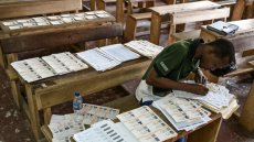 Présidentielle ivoirienne: quatre candidats d'opposition face au président Ouattara