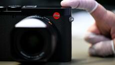 Un appareil photo Leica ayant appartenu au pape François adjugé 6,5 millions d'euros