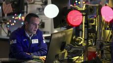 Wall Street clôture dans le rouge, s'inquiète de la tech