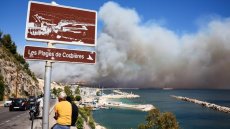 Incendie au nord de Marseille: le feu a gagné la ville