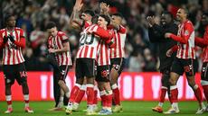 Angleterre: Arsenal sous surveillance, jour de fête à Sunderland