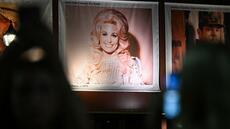 L'Amérique pleure Dolly Parton, légende fédératrice de la country décédée à 80 ans